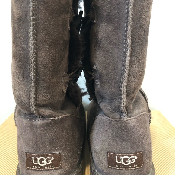 UGG Bailey button triplet, size 8. - Picture 5 of 7